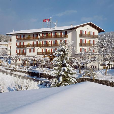 Hotel Panorama Wellness & Resort Malosco Exteriör bild