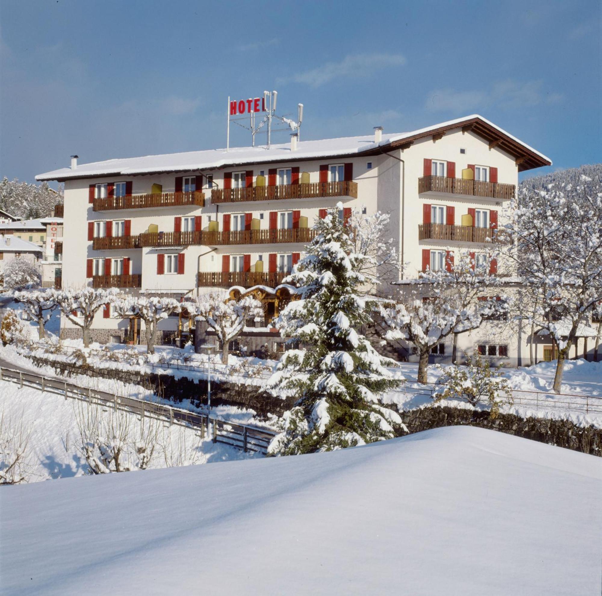 Hotel Panorama Wellness & Resort Malosco Exteriör bild